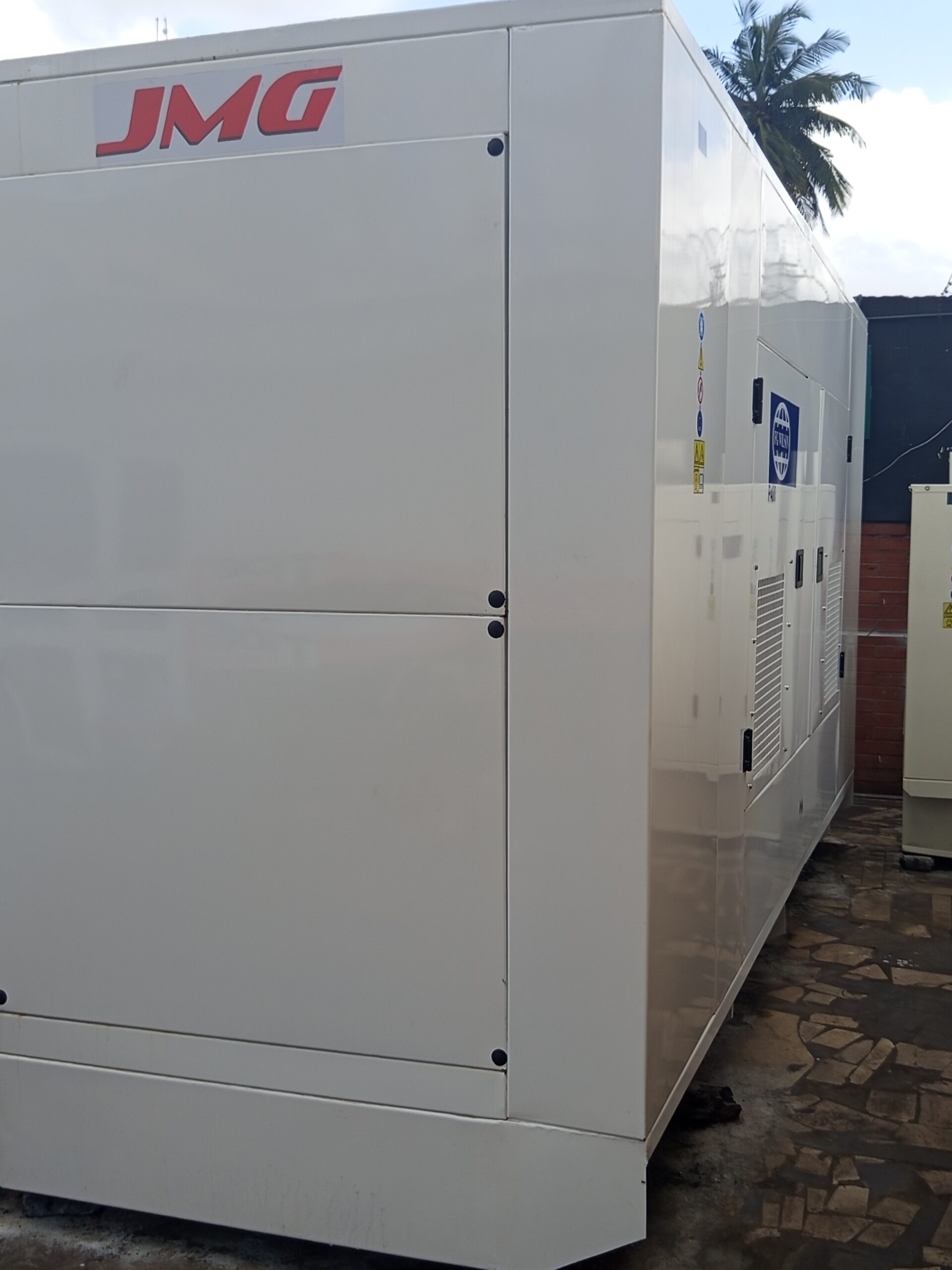 400KVA FG Wilson Uk Super Silent Soundproof Generator - Image 5